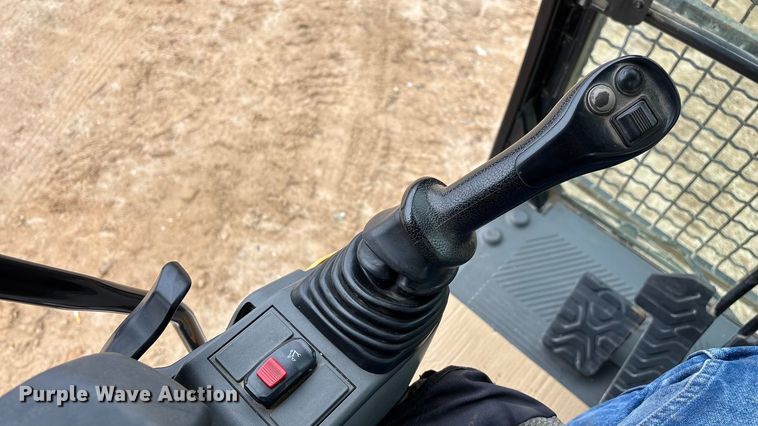 image for item DW3376 2022 Caterpillar 325 excavator