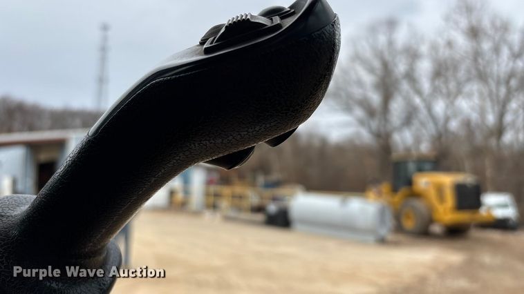 image for item DW3376 2022 Caterpillar 325 excavator