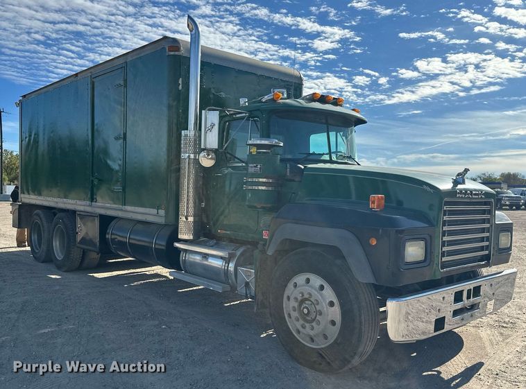 image for item DW4270 1994 Mack RD690S box truck