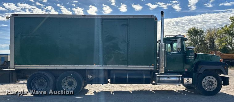 image for item DW4270 1994 Mack RD690S box truck