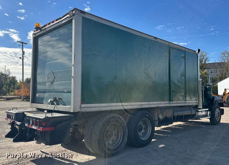 image for item DW4270 1994 Mack RD690S box truck