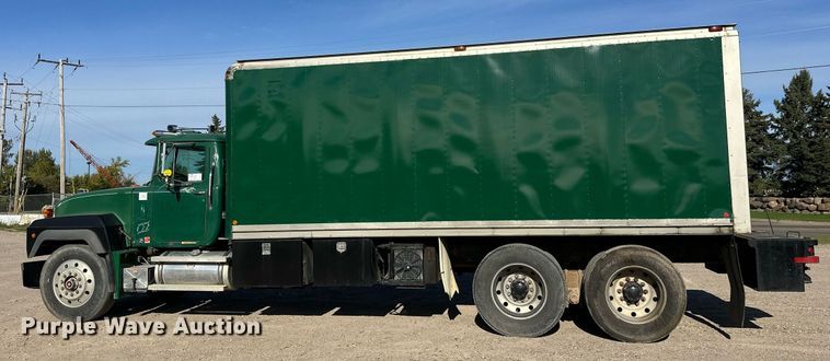 image for item DW4270 1994 Mack RD690S box truck