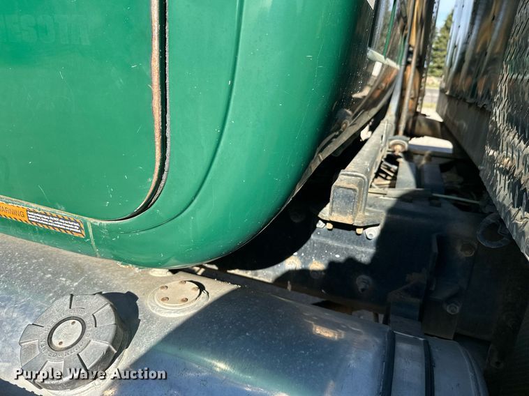 image for item DW4270 1994 Mack RD690S box truck