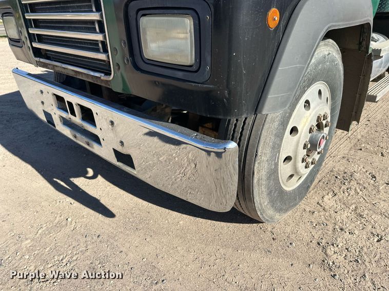 image for item DW4270 1994 Mack RD690S box truck