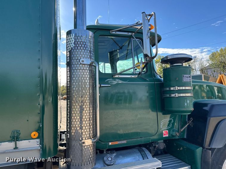 image for item DW4270 1994 Mack RD690S box truck