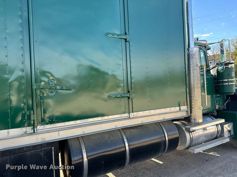 image for item DW4270 1994 Mack RD690S box truck