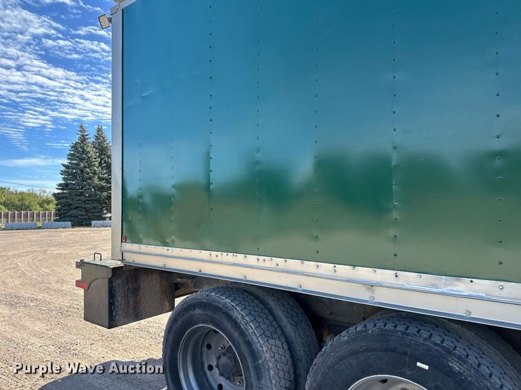 image for item DW4270 1994 Mack RD690S box truck