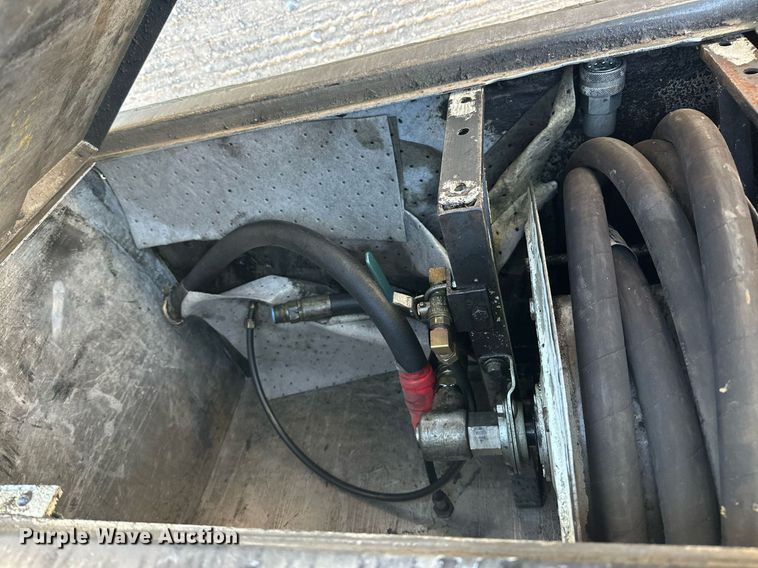 image for item DW4270 1994 Mack RD690S box truck