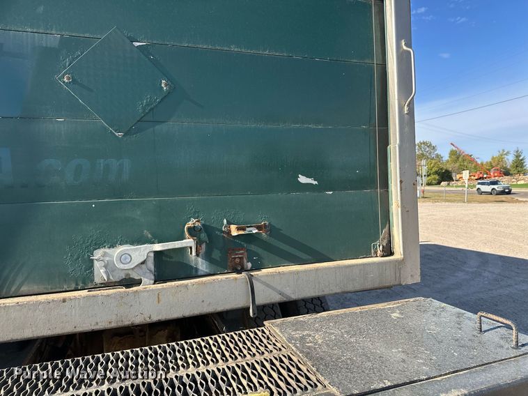 image for item DW4270 1994 Mack RD690S box truck