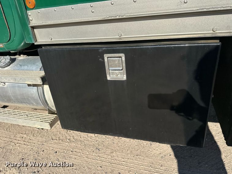 image for item DW4270 1994 Mack RD690S box truck