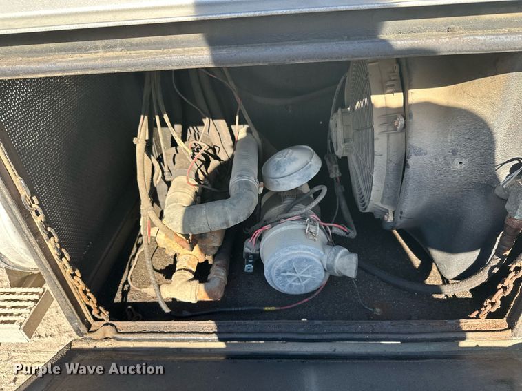 image for item DW4270 1994 Mack RD690S box truck