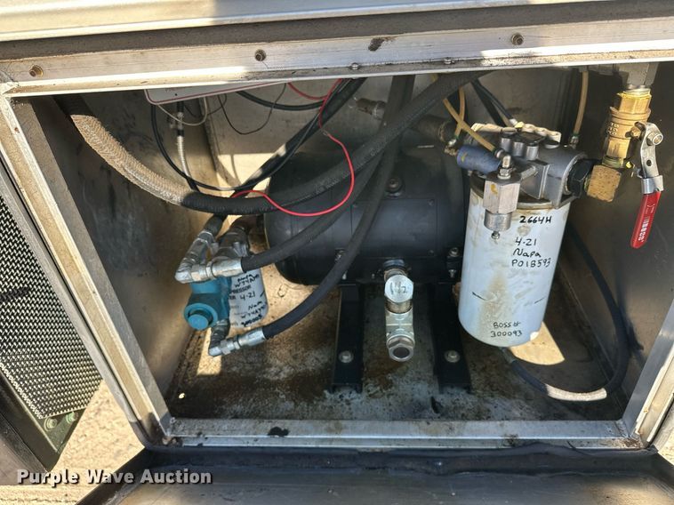 image for item DW4270 1994 Mack RD690S box truck