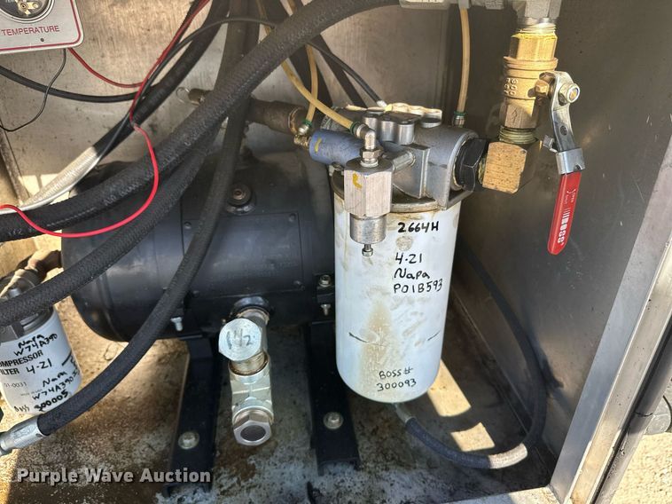 image for item DW4270 1994 Mack RD690S box truck