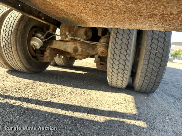 image for item DW4270 1994 Mack RD690S box truck