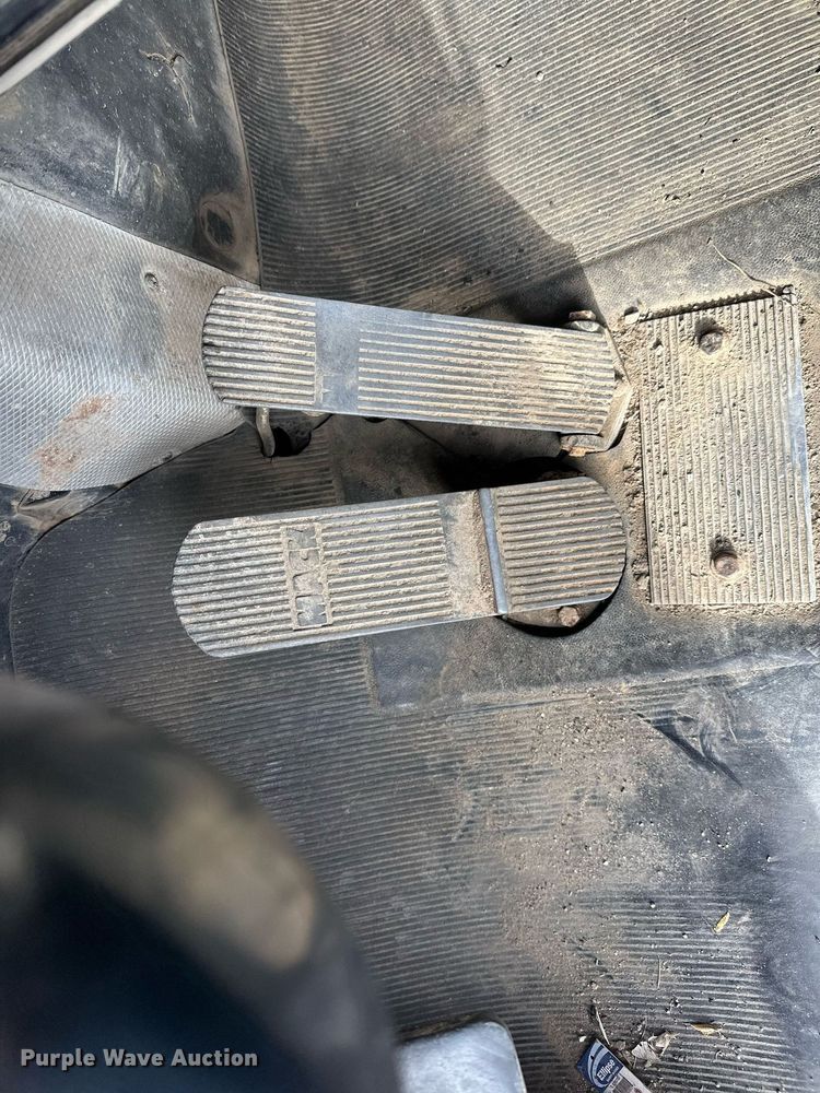 image for item DW4270 1994 Mack RD690S box truck