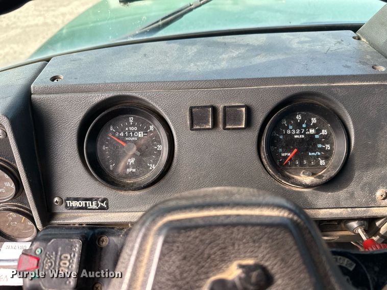 image for item DW4270 1994 Mack RD690S box truck