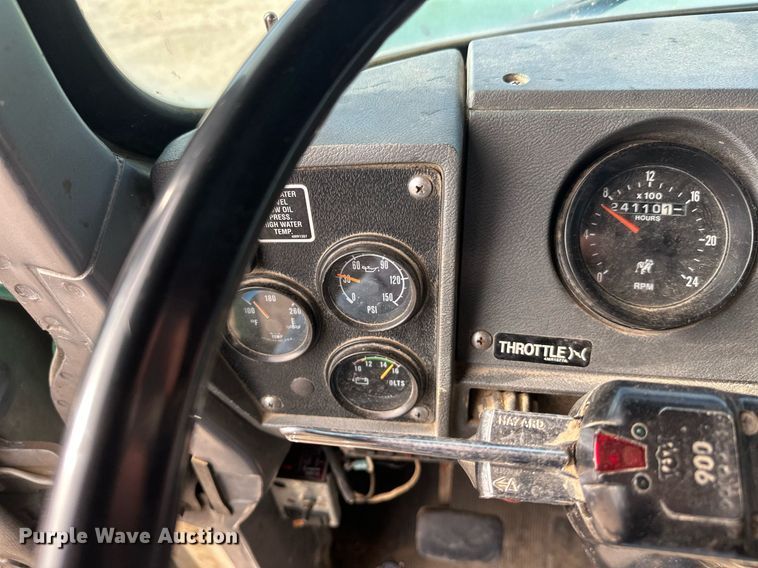 image for item DW4270 1994 Mack RD690S box truck