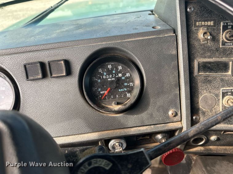 image for item DW4270 1994 Mack RD690S box truck