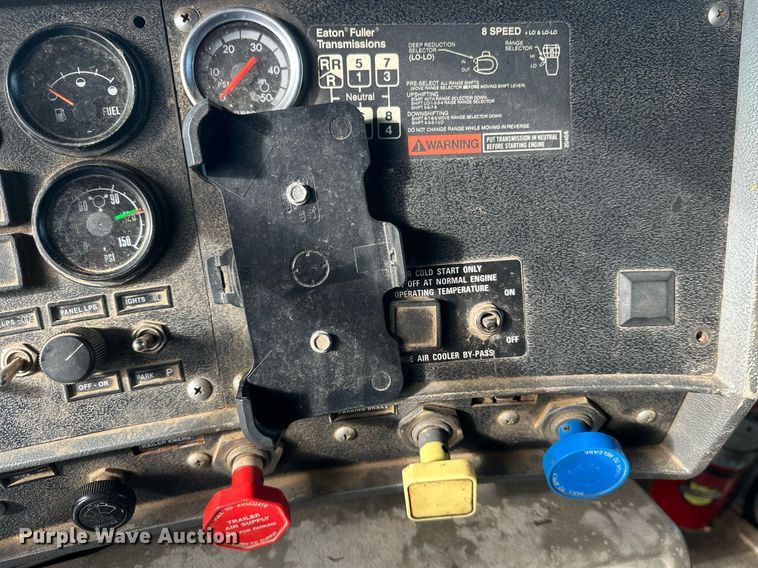 image for item DW4270 1994 Mack RD690S box truck