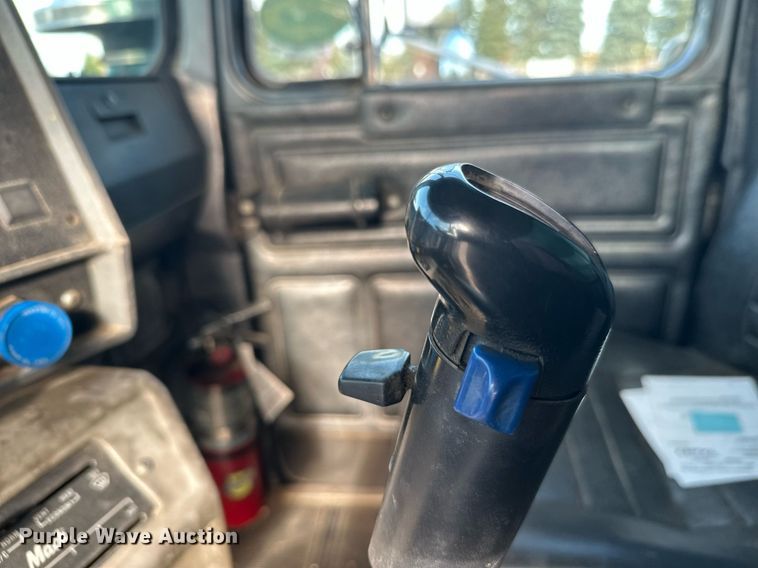 image for item DW4270 1994 Mack RD690S box truck