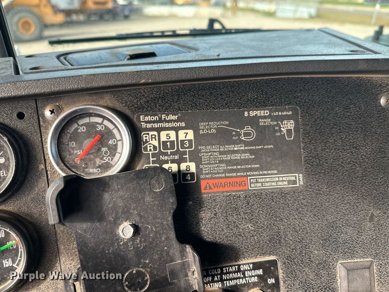 image for item DW4270 1994 Mack RD690S box truck