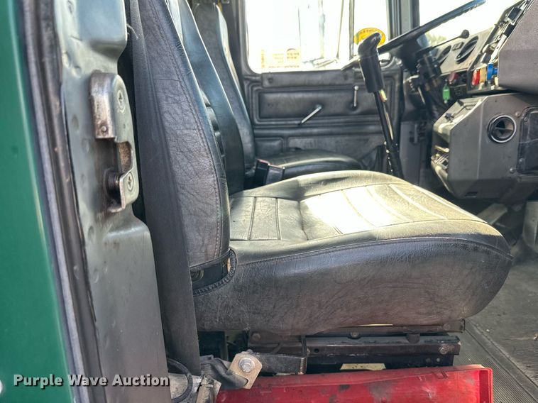 image for item DW4270 1994 Mack RD690S box truck