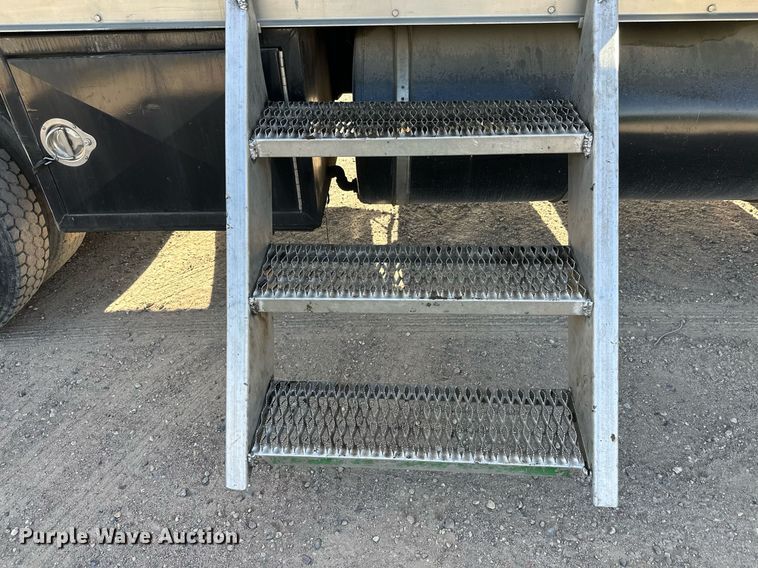 image for item DW4270 1994 Mack RD690S box truck