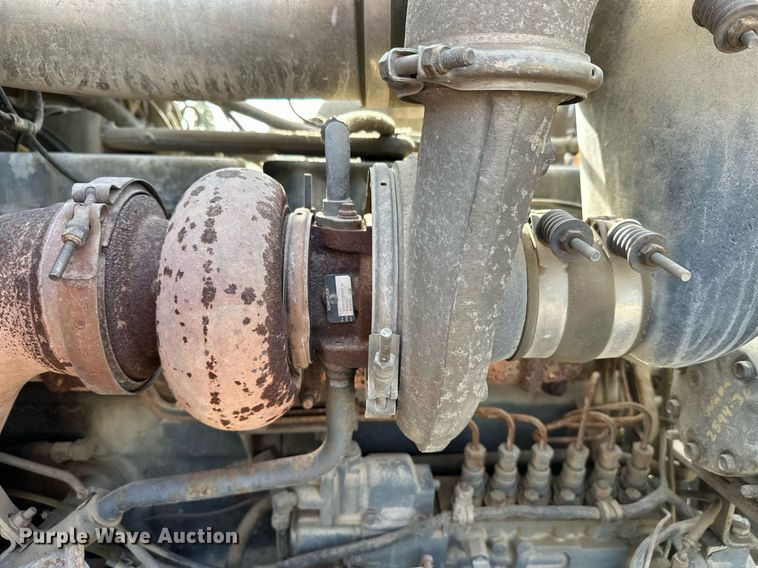 image for item DW4270 1994 Mack RD690S box truck