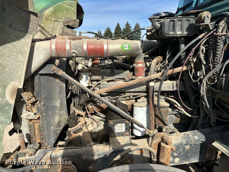 image for item DW4270 1994 Mack RD690S box truck