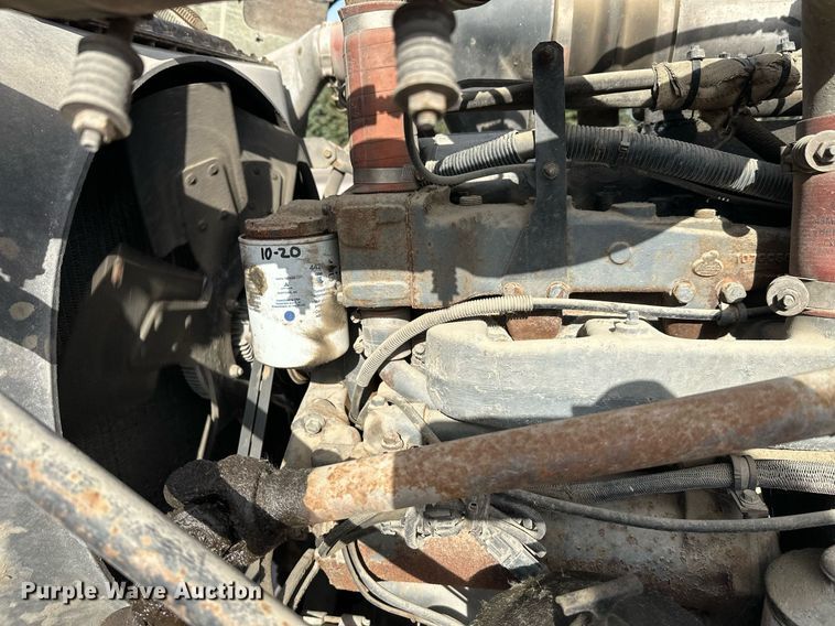 image for item DW4270 1994 Mack RD690S box truck