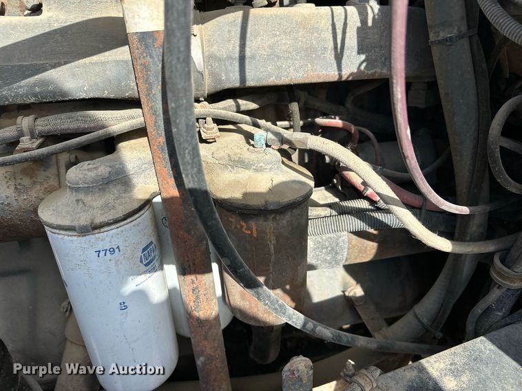 image for item DW4270 1994 Mack RD690S box truck