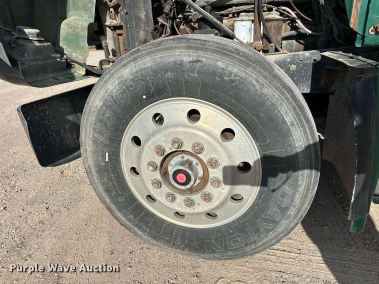 image for item DW4270 1994 Mack RD690S box truck