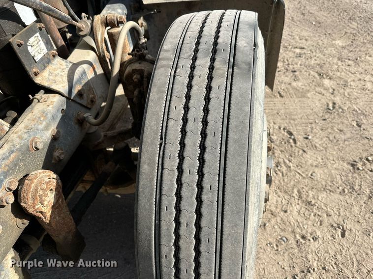 image for item DW4270 1994 Mack RD690S box truck