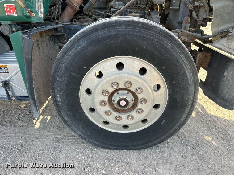 image for item DW4270 1994 Mack RD690S box truck