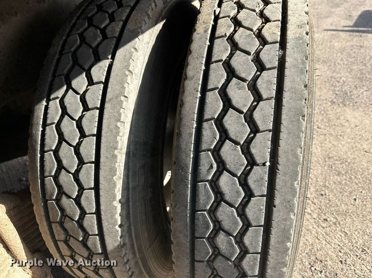 image for item DW4270 1994 Mack RD690S box truck