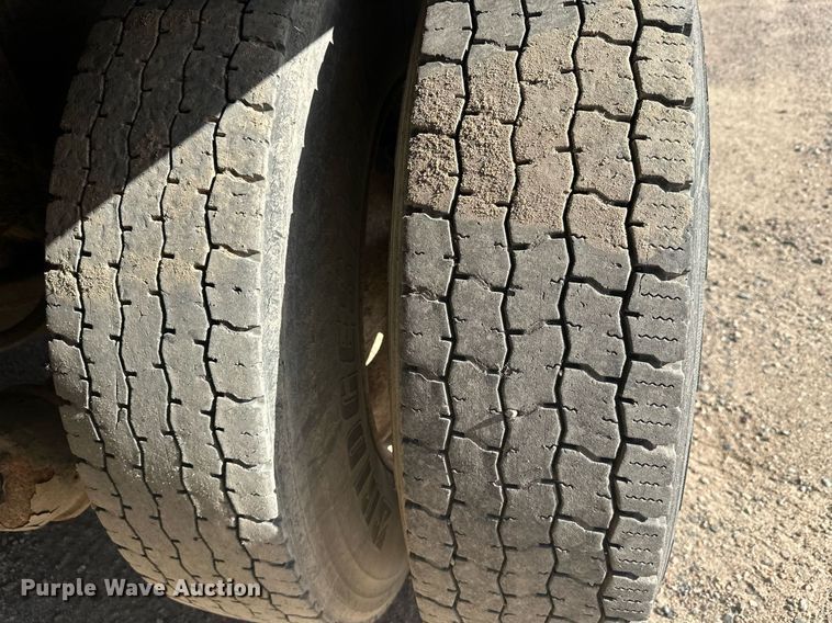 image for item DW4270 1994 Mack RD690S box truck