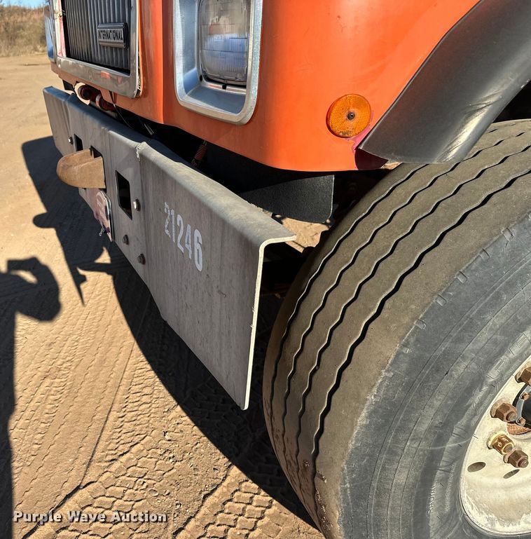 image for item DW4339 2001 International 5500i ready mix truck