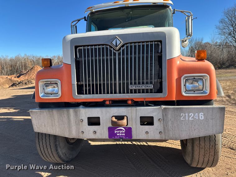 image for item DW4339 2001 International 5500i ready mix truck