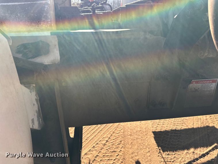 image for item DW4339 2001 International 5500i ready mix truck