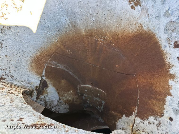 image for item DW4339 2001 International 5500i ready mix truck