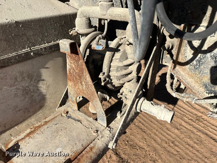 image for item DW4339 2001 International 5500i ready mix truck