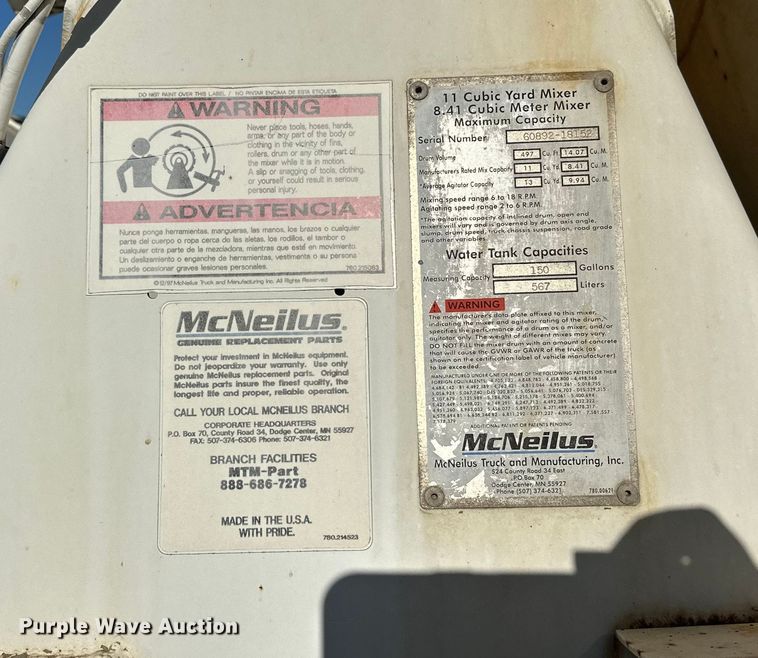 image for item DW4339 2001 International 5500i ready mix truck