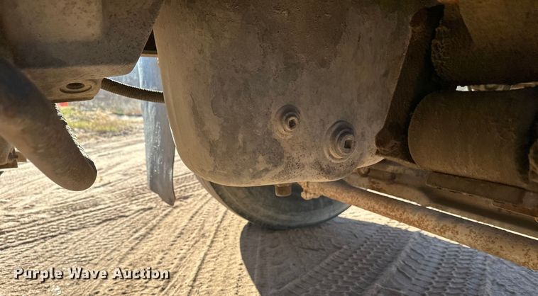 image for item DW4339 2001 International 5500i ready mix truck