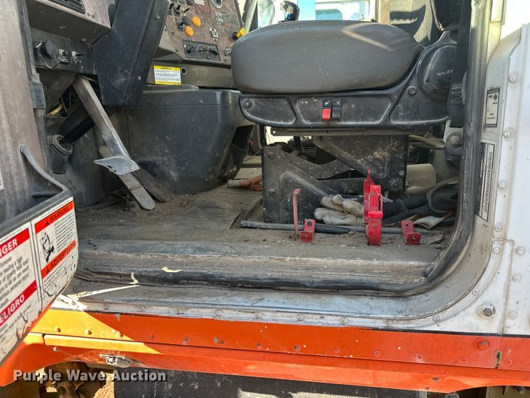 image for item DW4339 2001 International 5500i ready mix truck