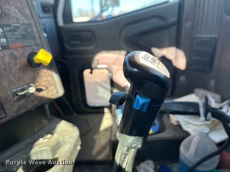 image for item DW4339 2001 International 5500i ready mix truck