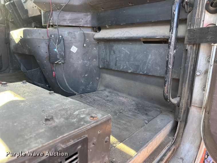 image for item DW4339 2001 International 5500i ready mix truck