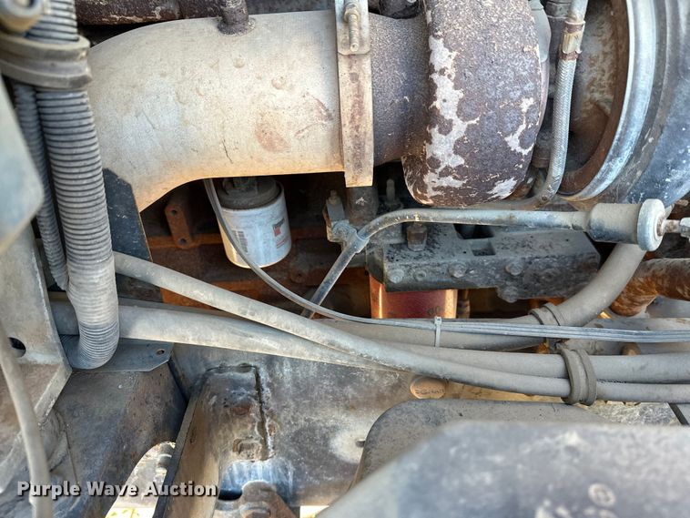 image for item DW4339 2001 International 5500i ready mix truck