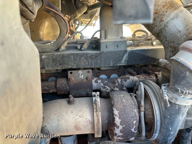 image for item DW4339 2001 International 5500i ready mix truck