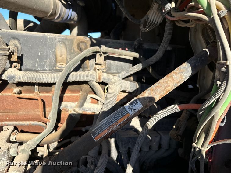 image for item DW4339 2001 International 5500i ready mix truck