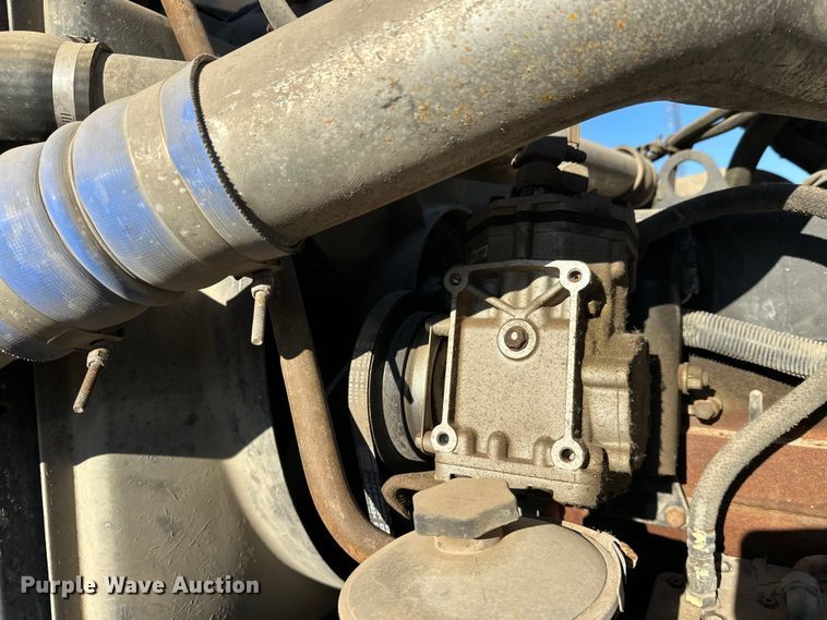 image for item DW4339 2001 International 5500i ready mix truck